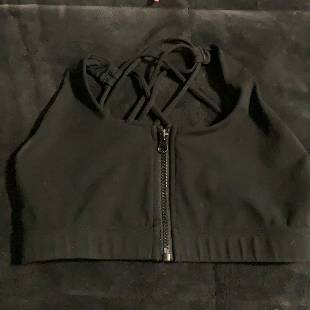 Black sports bra size small